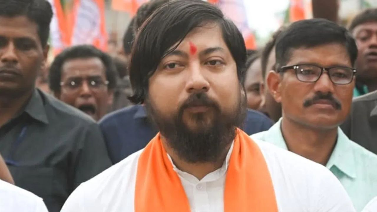 Nisith Pramanik: নিশীথের PA পরিচয় দিয়ে BJP নেতার কাছ থেকে লক্ষাধিক টাকা হাতানোর অভিযোগ Nisith Pramanik: নিশীথের PA পরিচয় দিয়ে BJP নেতার কাছ থেকে লক্ষাধিক টাকা হাতানোর অভিযোগ