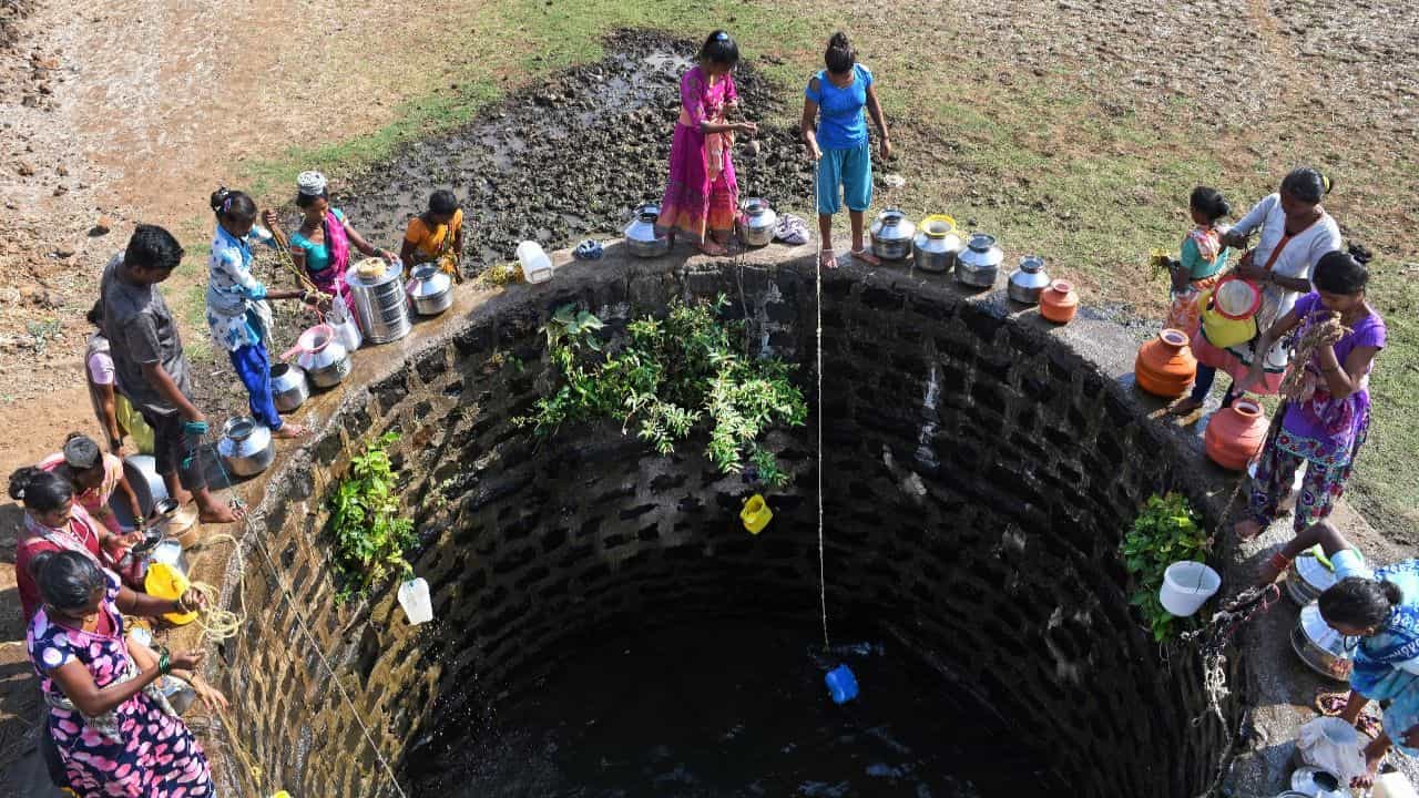 বাড়িতে রহস্যময় কুয়ো, নিচে নামতেই লোকটি পৌঁছল অন্য দুনিয়ায়, ভিডিয়ো দেখতেই শিউরে উঠলেন লোকজন বাড়িতে রহস্যময় কুয়ো, নিচে নামতেই লোকটি পৌঁছল অন্য দুনিয়ায়, ভিডিয়ো দেখতেই শিউরে উঠলেন লোকজন