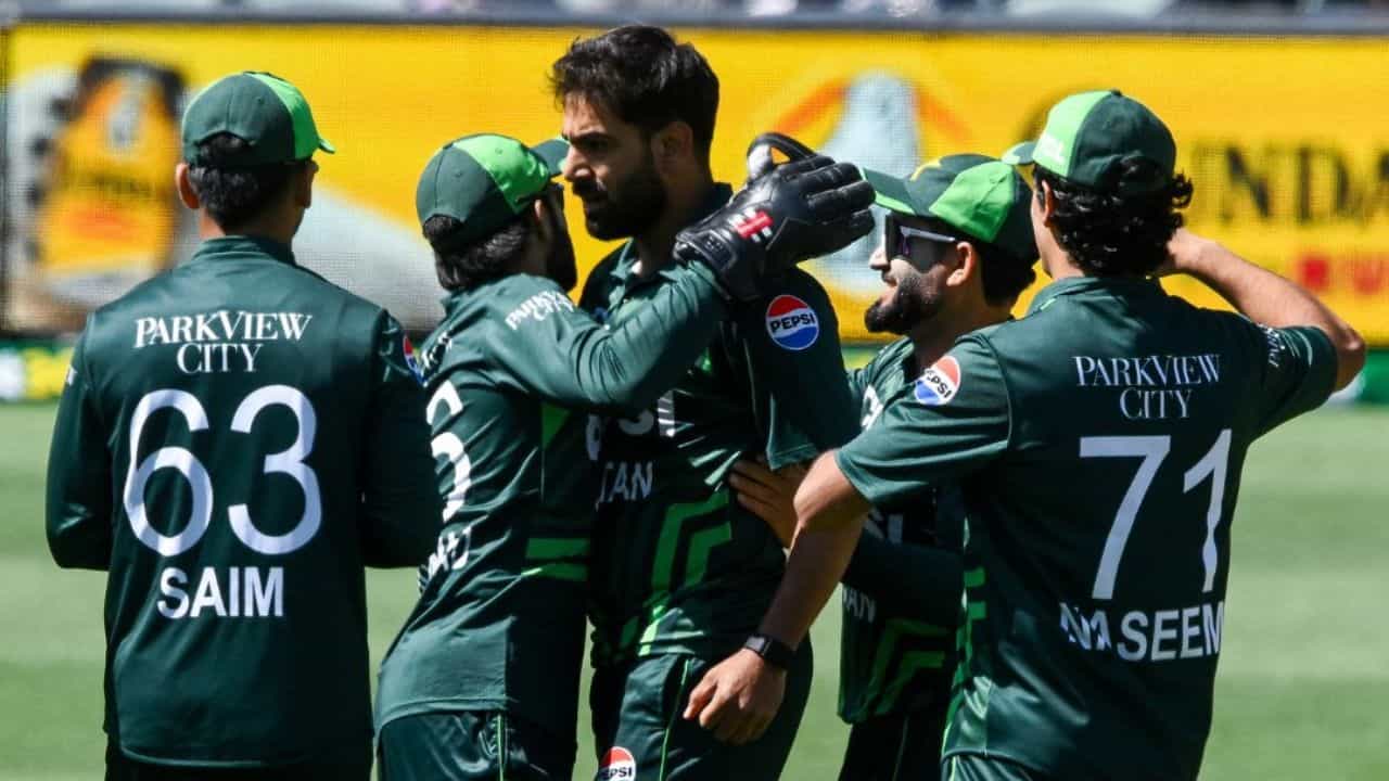 AUS vs PAK: ২৮ বছরের অপেক্ষার অবসান, অ্যাডিলেডে অজিদের উড়িয়ে বড় জয় পাকিস্তানের AUS vs PAK: ২৮ বছরের অপেক্ষার অবসান, অ্যাডিলেডে অজিদের উড়িয়ে বড় জয় পাকিস্তানের