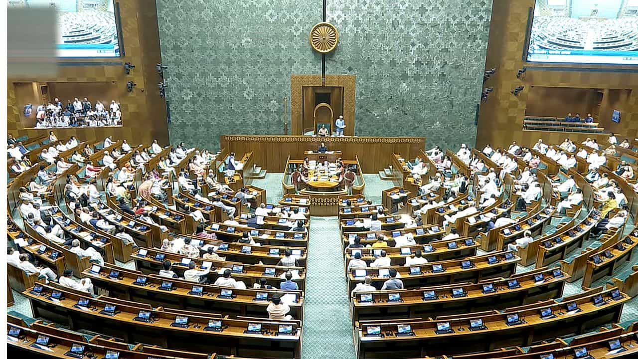 Parliament: আজ থেকে শুরু শীতকালীন অধিবেশন, মণিপুর-আদানি ইস্যু নিয়ে সুর চড়াবে বিরোধীরা Parliament: আজ থেকে শুরু শীতকালীন অধিবেশন, মণিপুর-আদানি ইস্যু নিয়ে সুর চড়াবে বিরোধীরা