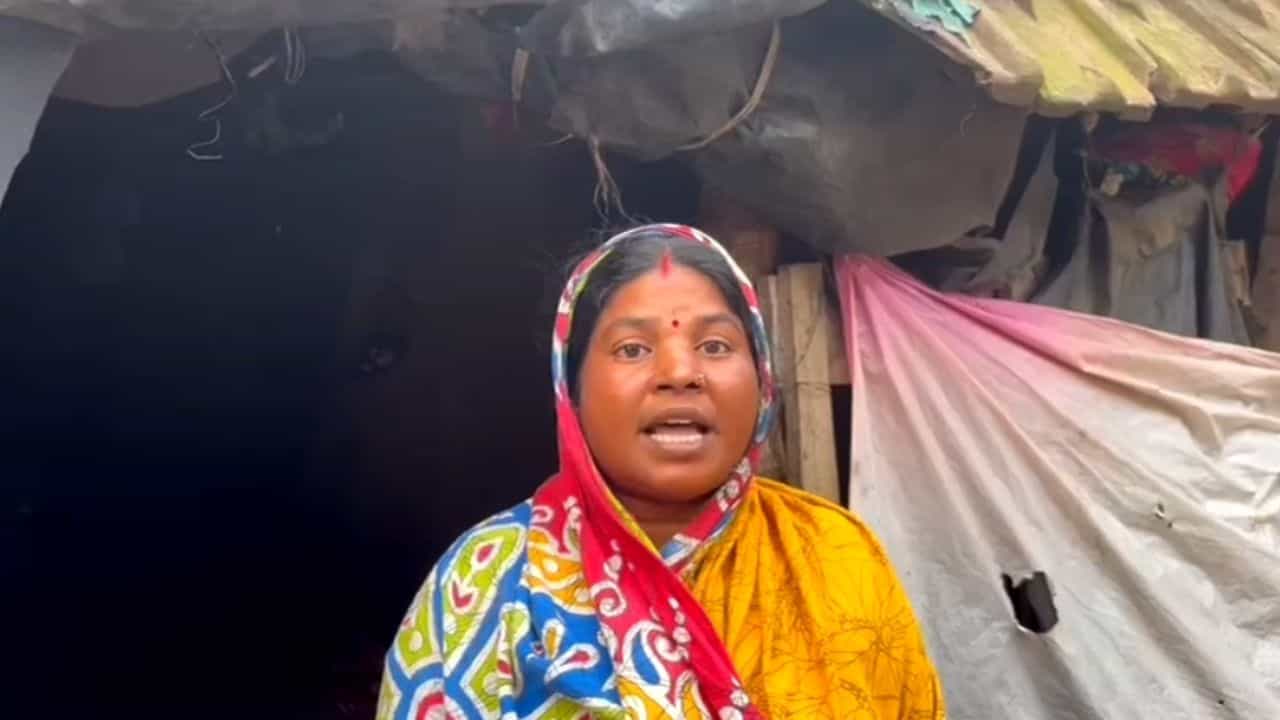 Paschim Medinipur: 'বাড়ির পাশ দিয়ে যাচ্ছে, ঘরের অবস্থা দেখছে তাও তালিকায় নাম তুলছে না' Paschim Medinipur: 'বাড়ির পাশ দিয়ে যাচ্ছে, ঘরের অবস্থা দেখছে তাও তালিকায় নাম তুলছে না'