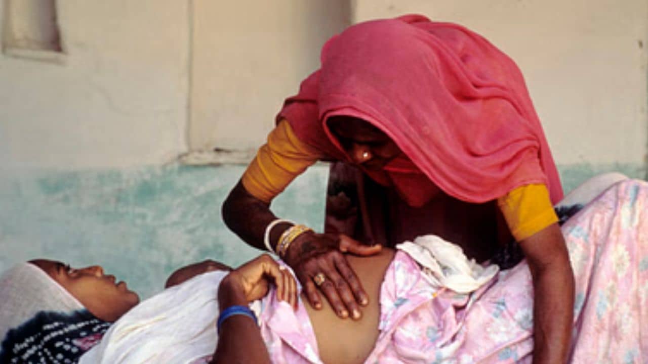 Uttar Pradesh Pregnant Women: এক গ্রামের ৪০ অবিবাহিত তরুণী গর্ভবতী হতেই শুভেচ্ছা জানাল যোগী সরকার