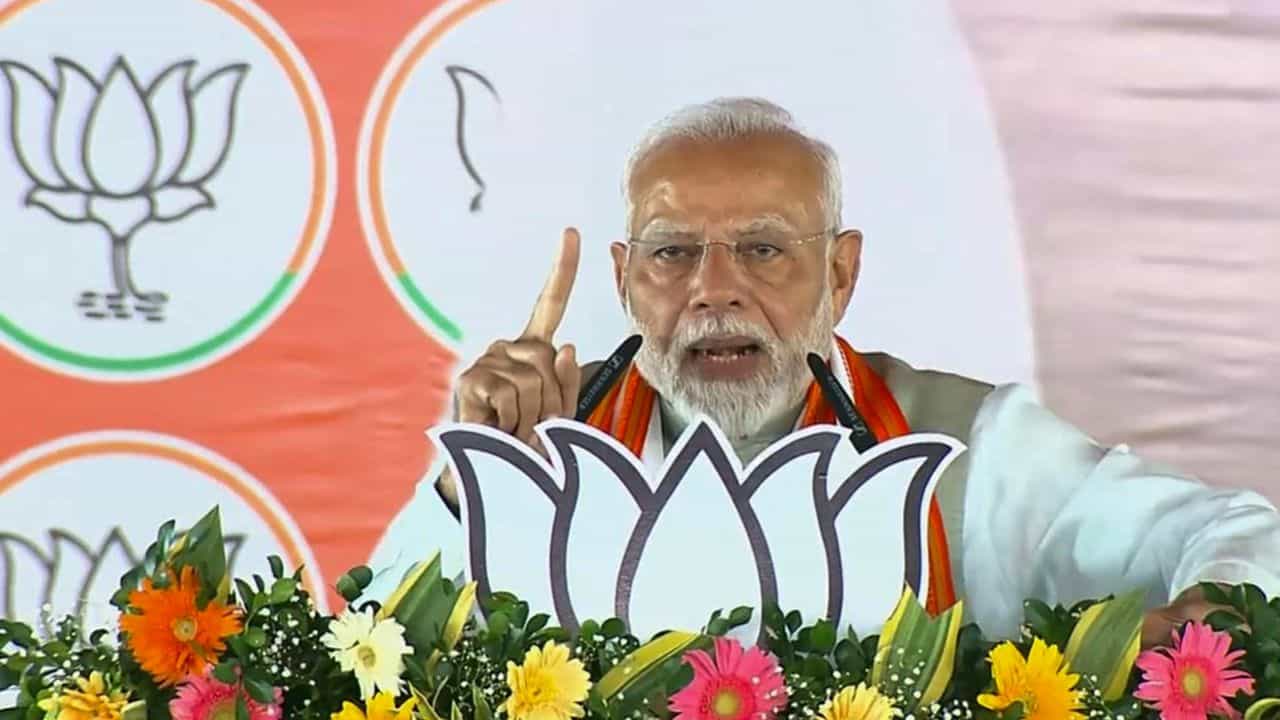 PM Narendra Modi: 'অনুপ্রবেশকারীদের জোট', ঝাড়খণ্ডে কেন এই মন্তব্য করলেন মোদী? PM Narendra Modi: 'অনুপ্রবেশকারীদের জোট', ঝাড়খণ্ডে কেন এই মন্তব্য করলেন মোদী?