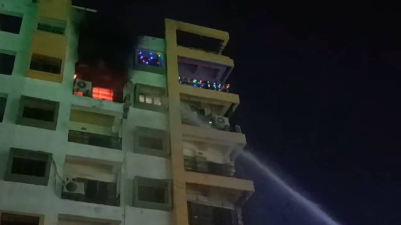 Fire in Kolkata: রাজারহাটে আবাসনে ভয়াবহ আগুন, খবর পেয়ে ছুটলেন বিধায়ক