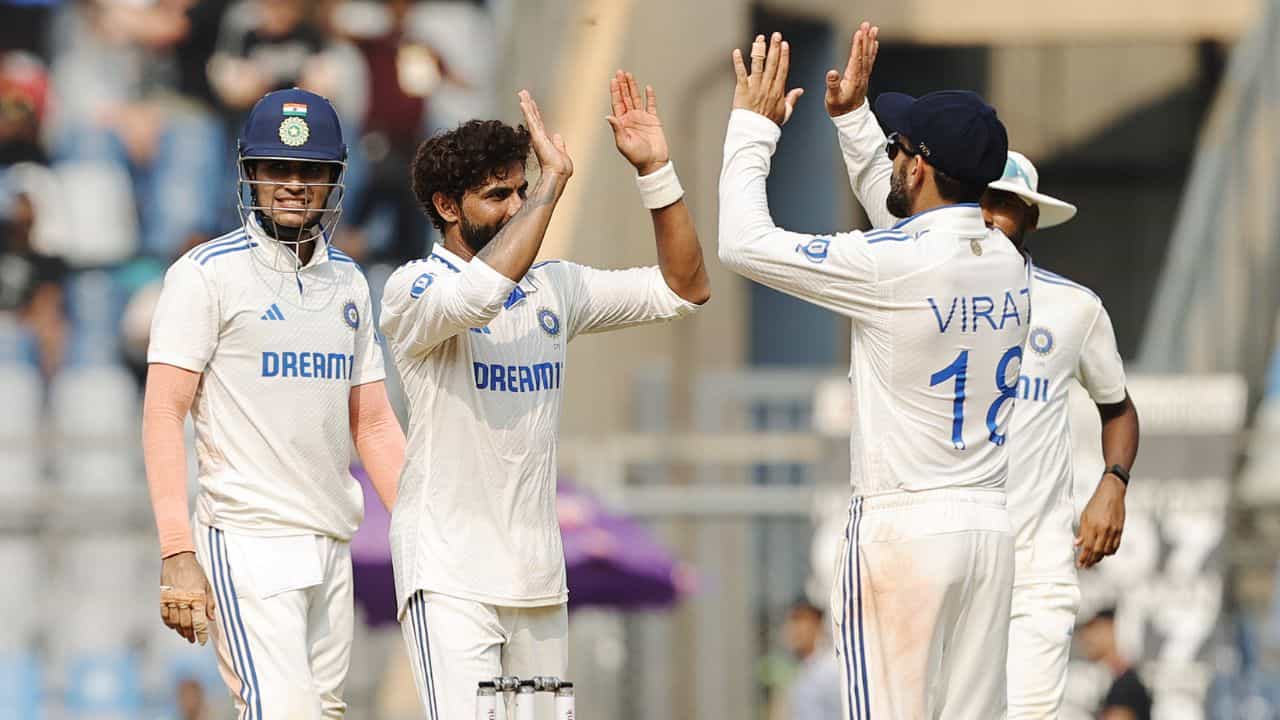 IND vs NZ: জাডেজার দুরন্ত ঘূর্ণিতে ৫, আরব সাগরের তীরে ভরাডুবি নিউজিল্যান্ডের IND vs NZ: জাডেজার দুরন্ত ঘূর্ণিতে ৫, আরব সাগরের তীরে ভরাডুবি নিউজিল্যান্ডের