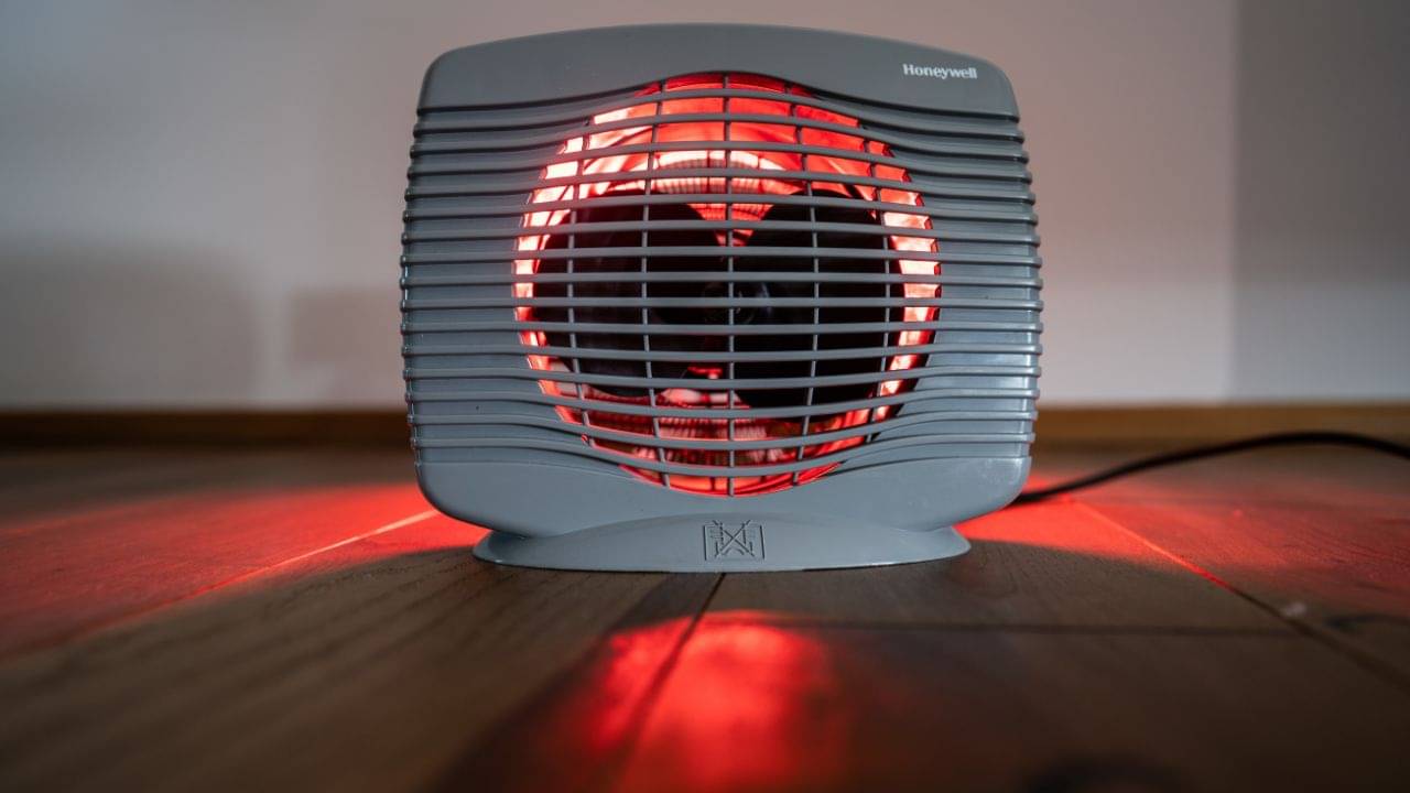 Room Heater: শীত কাটাতে রুম হিটার কিনবেন ভাবছেন? শরীরে কী ক্ষতি হয় জানেন?