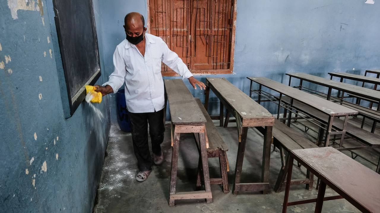 School Dropout:  শিক্ষার হতশ্রী চেহারায় উত্তর প্রদেশকেও হার মানাল বাংলা! বলছে কেন্দ্রের রিপোর্ট