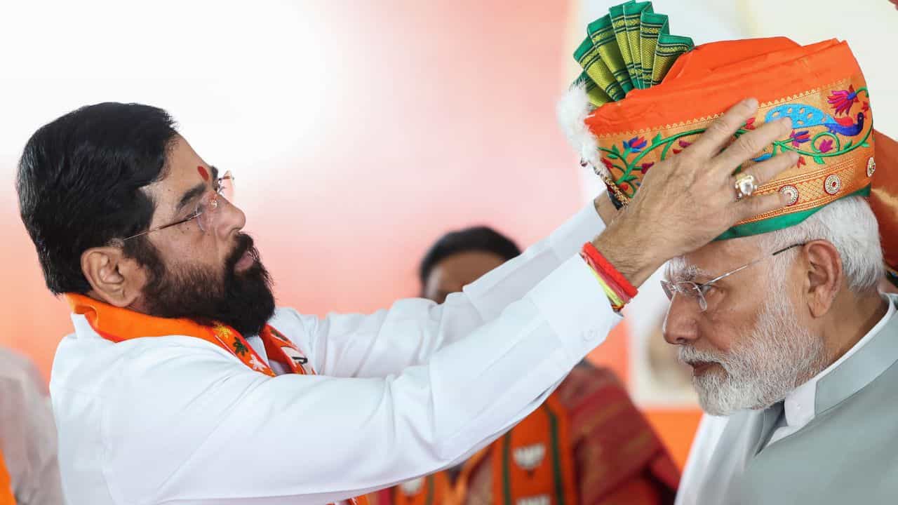 Maharashtra Assembly Election Results 2024: মনে থাকল না 'বিশ্বাসঘাতকতা', কোন ম্যাজিকে মহারাষ্ট্রের মসনদে আবার শিন্ডেরা? Maharashtra Assembly Election Results 2024: মনে থাকল না 'বিশ্বাসঘাতকতা', কোন ম্যাজিকে মহারাষ্ট্রের মসনদে আবার শিন্ডেরা?