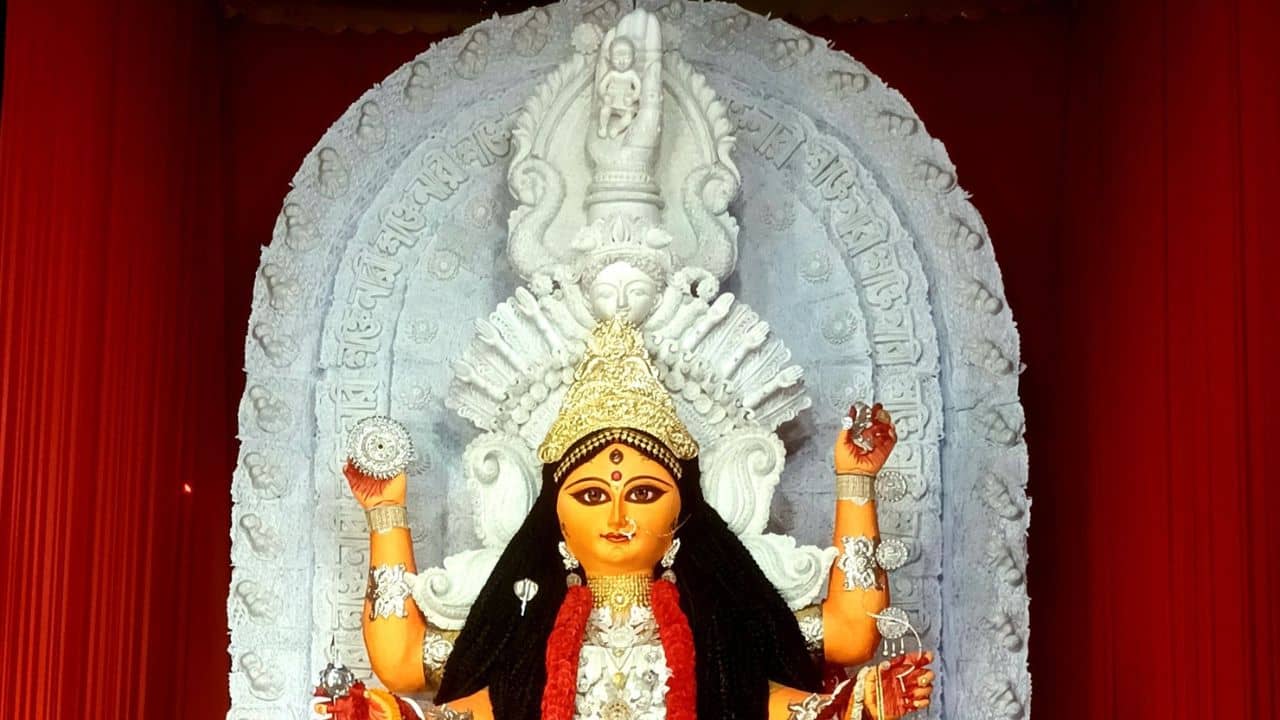 Jagaddhatri Puja 2024: শোলার ব্যবহার কীভাবে শুরু হয়েছিল জানেন?