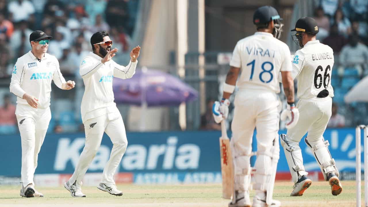 সামনে আরও একটা বর্ডার-গাভাসকর ট্রফি। অস্ট্রেলিয়ার মাটিতে এ বার পাঁচ ম্যাচের সিরিজ। ২২ নভেম্বর শুরু হচ্ছে সিরিজ। রয়েছে একটি পিঙ্ক-বল টেস্টও। অস্ট্রেলিয়ার মাটিতে গত দুই সিরিজেই জিতেছে ভারতীয় ক্রিকেট দল।