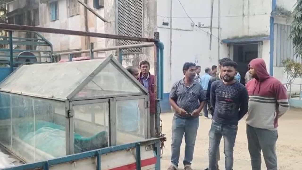 Balurghat: জলই জীবন! জলই কাড়ল স্কুলছাত্রের জীবন Balurghat: জলই জীবন! জলই কাড়ল স্কুলছাত্রের জীবন