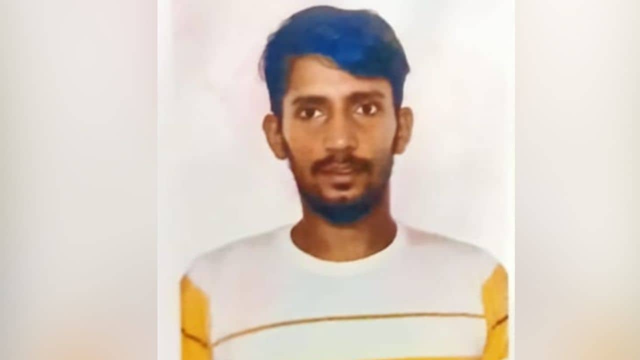 Student dead body recovered: আলিয়া বিশ্ববিদ্যালয়ে পড়ুয়ার ঝুলন্ত দেহ উদ্ধার, প্রেমিকার সঙ্গে মলোমালিন্যের জের?