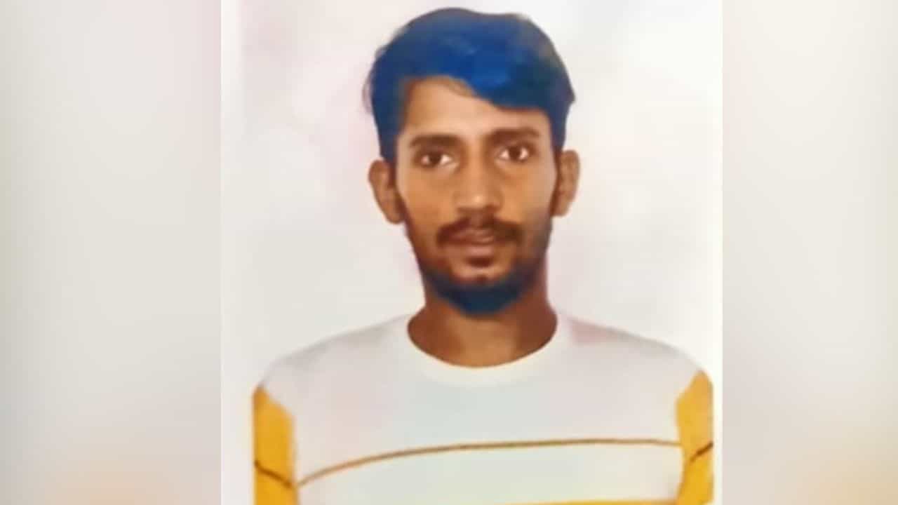 Student dead body recovered: আলিয়া বিশ্ববিদ্যালয়ে পড়ুয়ার ঝুলন্ত দেহ উদ্ধার, প্রেমিকার সঙ্গে মলোমালিন্যের জের? Student dead body recovered: আলিয়া বিশ্ববিদ্যালয়ে পড়ুয়ার ঝুলন্ত দেহ উদ্ধার, প্রেমিকার সঙ্গে মলোমালিন্যের জের?