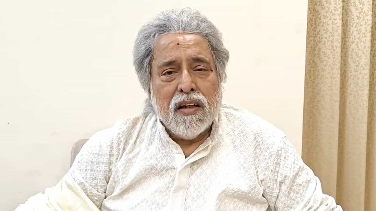 Sudip Banerjee: লোকসভায় নিজের সাংসদদের থেকেই বিচ্ছিন্ন সুদীপ! Sudip Banerjee: লোকসভায় নিজের সাংসদদের থেকেই বিচ্ছিন্ন সুদীপ!