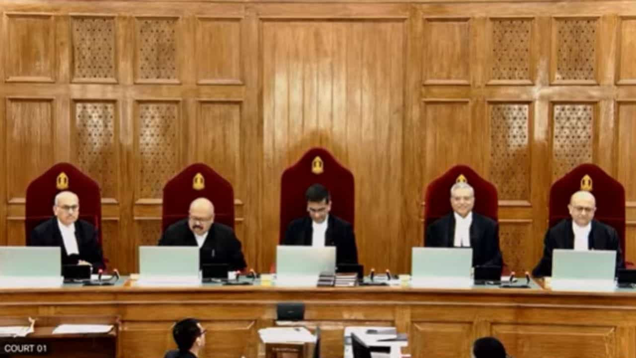 Supreme Court On R G Kar: আবারও পিছিয়ে গেল আরজি কর মামলার শুনানি, বৃহস্পতিবার দুপুর ২টোয় শুনানি Supreme Court On R G Kar: আবারও পিছিয়ে গেল আরজি কর মামলার শুনানি, বৃহস্পতিবার দুপুর ২টোয় শুনানি