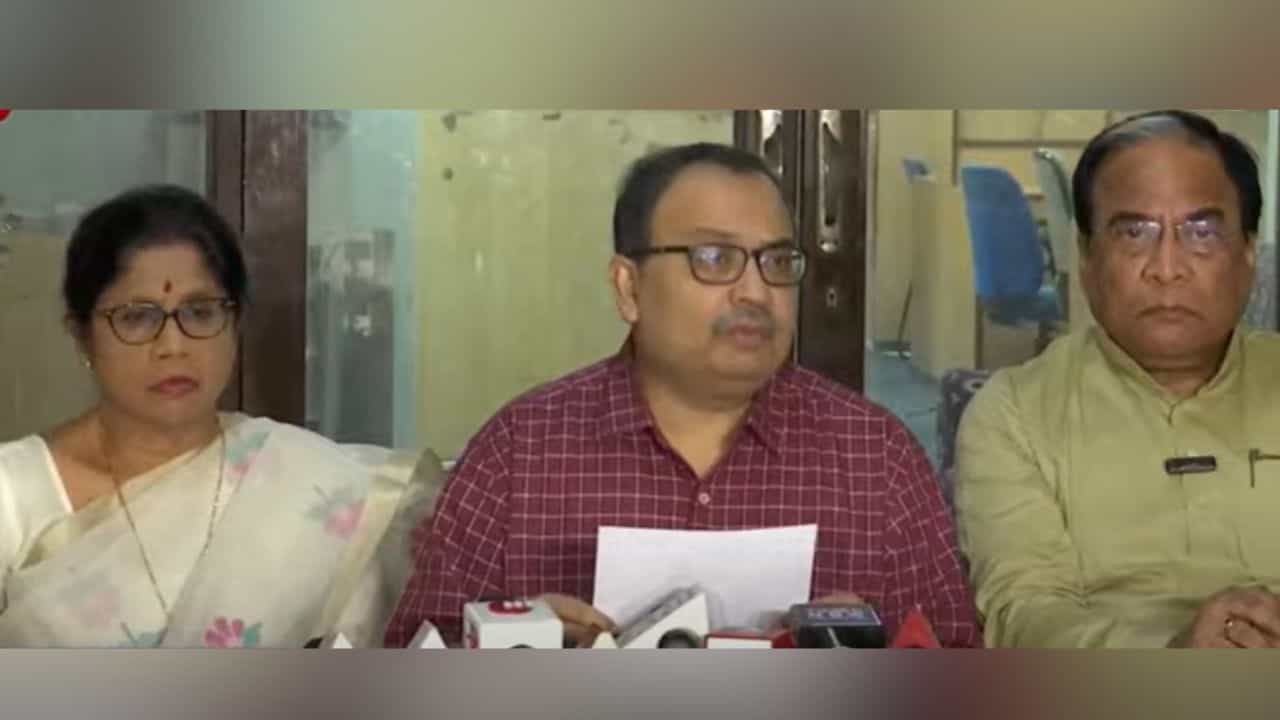 শাসকের ঘাড়ে দোষ চাপানোর ছক? উপনির্বাচনে ষড়যন্ত্রের গন্ধ পেয়েই কমিশনের দ্বারস্থ শশী-কুনালরা শাসকের ঘাড়ে দোষ চাপানোর ছক? উপনির্বাচনে ষড়যন্ত্রের গন্ধ পেয়েই কমিশনের দ্বারস্থ শশী-কুনালরা