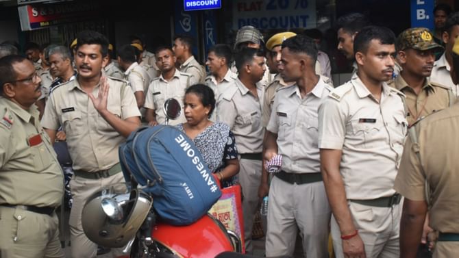 ১০ হাজারে তিনশোর কমিশন, ভাড়ায় খাটছিল অ্যাকাউন্ট?