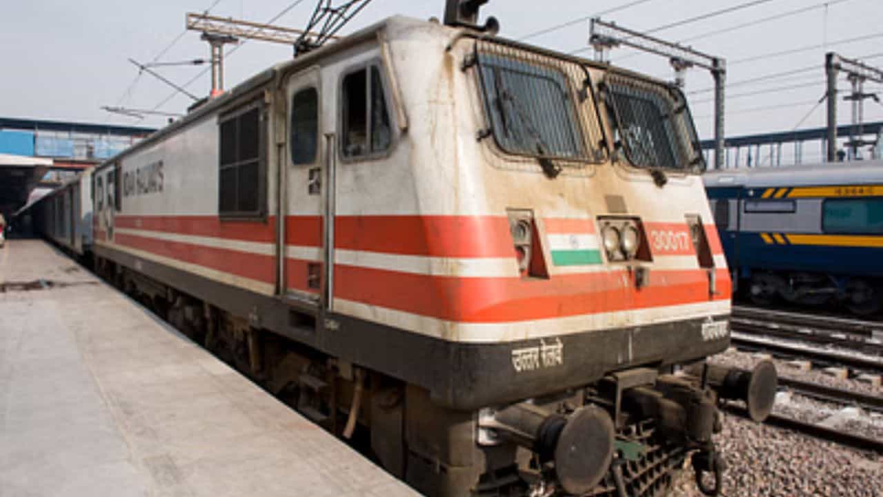 Delhi-Amritsar Shatabdi Express Coach Missing: শতাব্দী এক্সপ্রেস থেকে 'গায়েব' আস্ত একটা যাত্রীসুদ্ধ কামরা! হুলুস্থুলু পড়ে গেল রাজধানীতে? Delhi-Amritsar Shatabdi Express Coach Missing: শতাব্দী এক্সপ্রেস থেকে 'গায়েব' আস্ত একটা যাত্রীসুদ্ধ কামরা! হুলুস্থুলু পড়ে গেল রাজধানীতে?