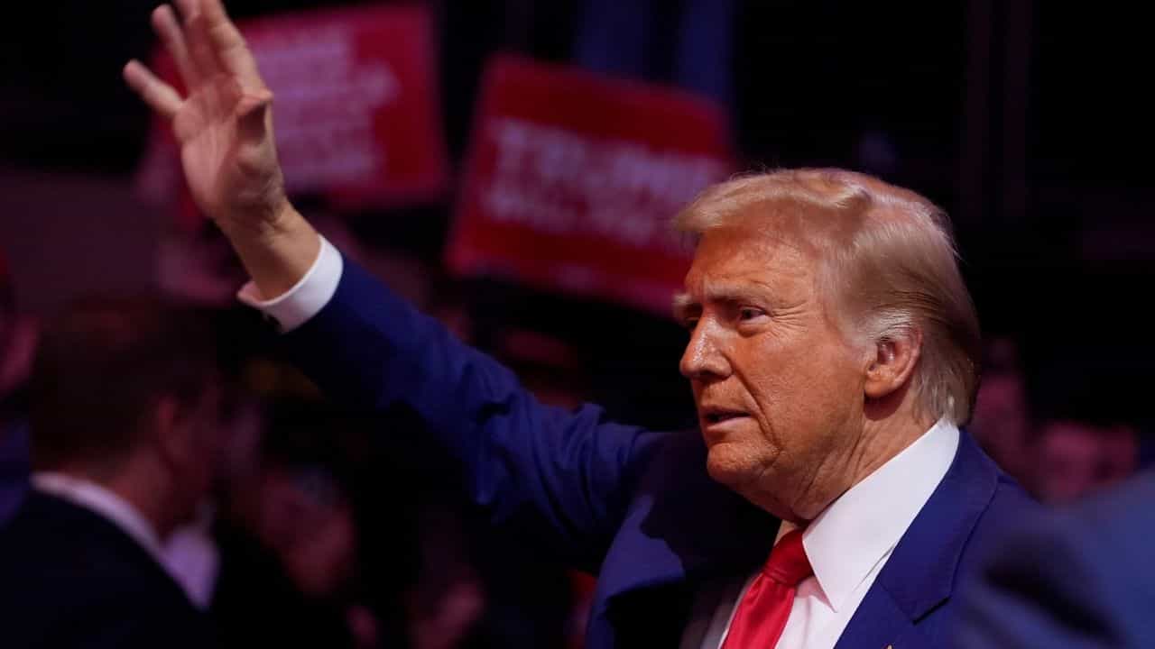 Donald Trump: 'স্বর্ণযুগের সূচনা হবে', দ্বিতীয়বার হোয়াইট হাউসে ডোনাল্ড ট্রাম্প Donald Trump: 'স্বর্ণযুগের সূচনা হবে', দ্বিতীয়বার হোয়াইট হাউসে ডোনাল্ড ট্রাম্প
