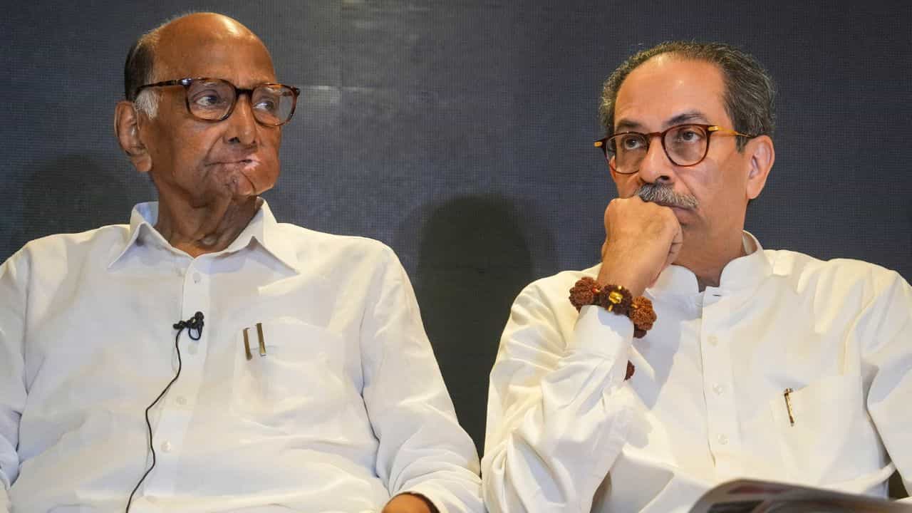 ঘাড় ধরে সই করানো হচ্ছে প্রার্থীদের, ভোটের ফলের আগেই কোন সিঁদুরে মেঘ দেখছে উদ্ধব-শরদরা? ঘাড় ধরে সই করানো হচ্ছে প্রার্থীদের, ভোটের ফলের আগেই কোন সিঁদুরে মেঘ দেখছে উদ্ধব-শরদরা?