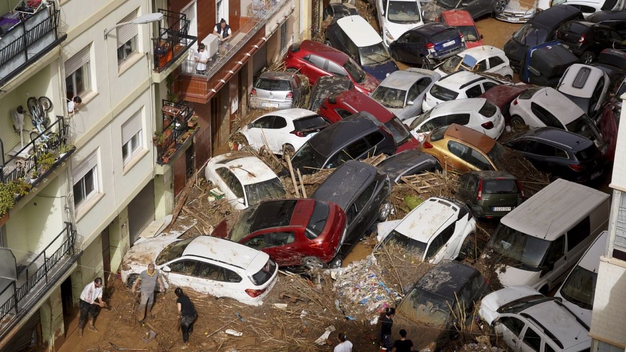 Spain flood: ননদের লাশের সঙ্গে এক গাড়িতে তিনদিন ধরে মহিলা..., ঘটল মিরাকল