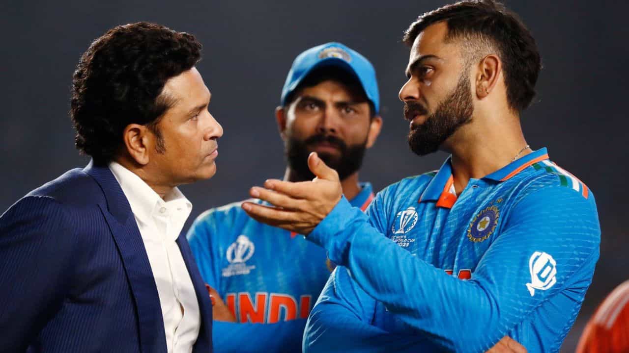 Virat Kohli: ব়্যাগিংয়ের শিকার বিরাটও! সচিনের পায়ে যখন লুটিয়ে পড়েছিলেন কোহলি, তারপর... Virat Kohli: ব়্যাগিংয়ের শিকার বিরাটও! সচিনের পায়ে যখন লুটিয়ে পড়েছিলেন কোহলি, তারপর...
