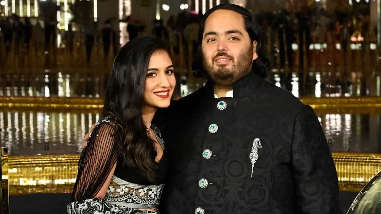বিয়ের ৭ মাসেই মা হচ্ছেন রাধিকা মার্চেন্ট! অম্বানি পরিবারের অন্দরে কী ঘটছে? বিয়ের ৭ মাসেই মা হচ্ছেন রাধিকা মার্চেন্ট! অম্বানি পরিবারের অন্দরে কী ঘটছে?