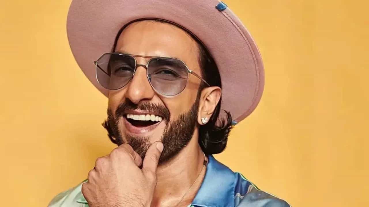 'স্মার্ট ও সেক্সি হতে হবে', শর্ত শুনেই এ কী করে বসেন রণবীর 'স্মার্ট ও সেক্সি হতে হবে', শর্ত শুনেই এ কী করে বসেন রণবীর