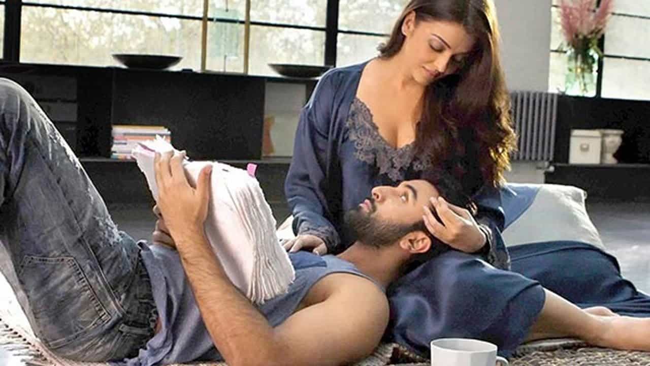 'ঐশ্বর্য যখন স্নান করে...', বচ্চন বধূর সঙ্গে ঘনিষ্ঠ দৃশ্যে নিয়ে কী বলেন রণবীর 'ঐশ্বর্য যখন স্নান করে...', বচ্চন বধূর সঙ্গে ঘনিষ্ঠ দৃশ্যে নিয়ে কী বলেন রণবীর