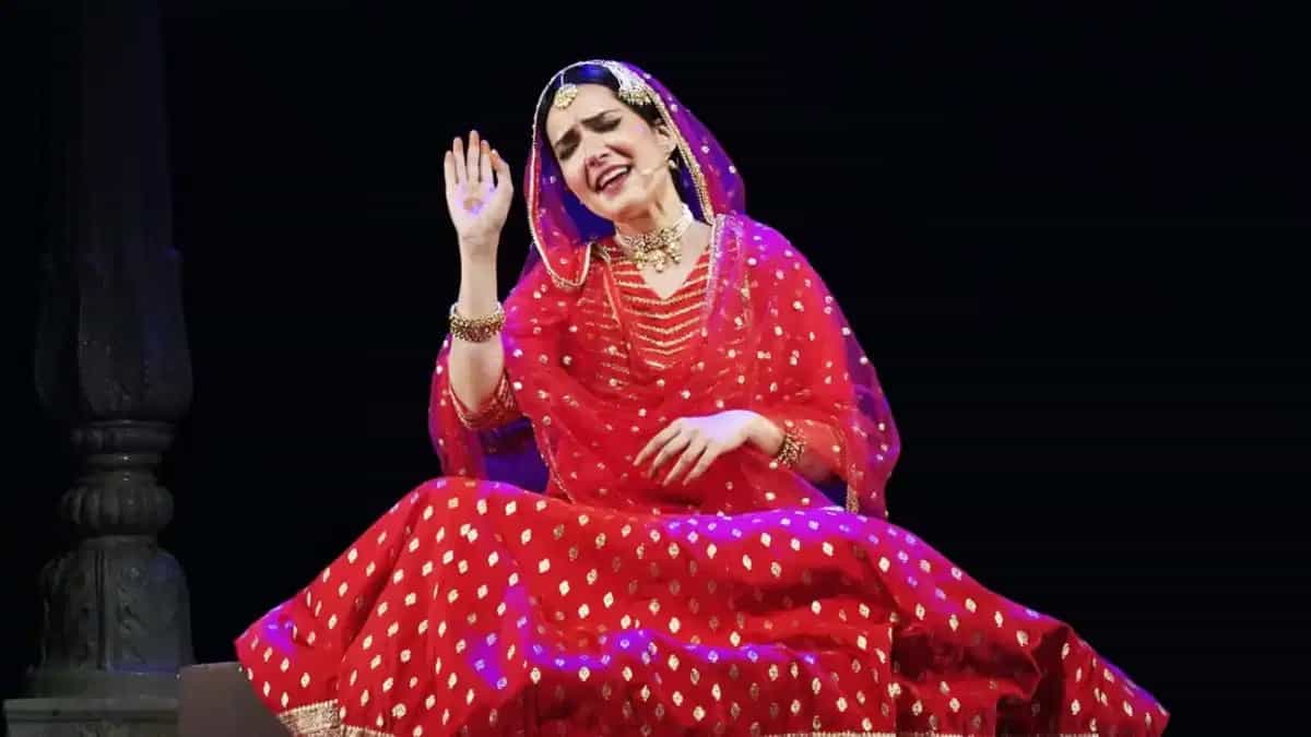 'এটা দুর্লভ সুযোগ', গওহর জান-এর স্ক্রিপ্ট হাতে কেন মনে হয়েছিল অর্পিতার? 'এটা দুর্লভ সুযোগ', গওহর জান-এর স্ক্রিপ্ট হাতে কেন মনে হয়েছিল অর্পিতার?