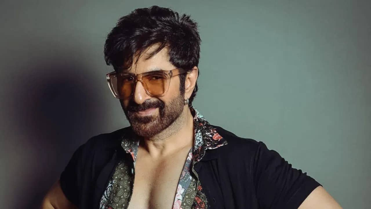 মধ্যরাতে জিতের বাড়ির সামনে..., শোরগোল শুনেই বারান্দায় অভিনেতা