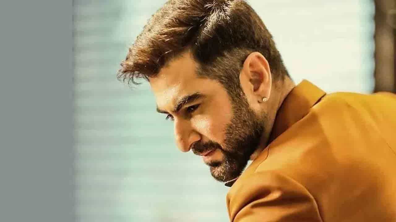 কেন নামের পাশে পদবী ব্যবহার করেন না? জিৎ স্পষ্ট জানিয়ে দিলেন... কেন নামের পাশে পদবী ব্যবহার করেন না? জিৎ স্পষ্ট জানিয়ে দিলেন...