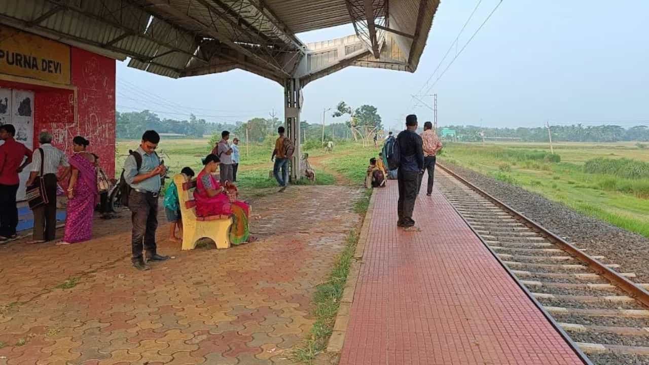 Purba Medinipur: গোপনাঙ্গে ফোঁড়া নিয়ে বন্ধুদের লাগাতার ঠাট্টা-ইয়ার্কি, রেললাইন থেকে উদ্ধার যুবকের ছিন্নবিচ্ছিন্ন দেহ Purba Medinipur: গোপনাঙ্গে ফোঁড়া নিয়ে বন্ধুদের লাগাতার ঠাট্টা-ইয়ার্কি, রেললাইন থেকে উদ্ধার যুবকের ছিন্নবিচ্ছিন্ন দেহ