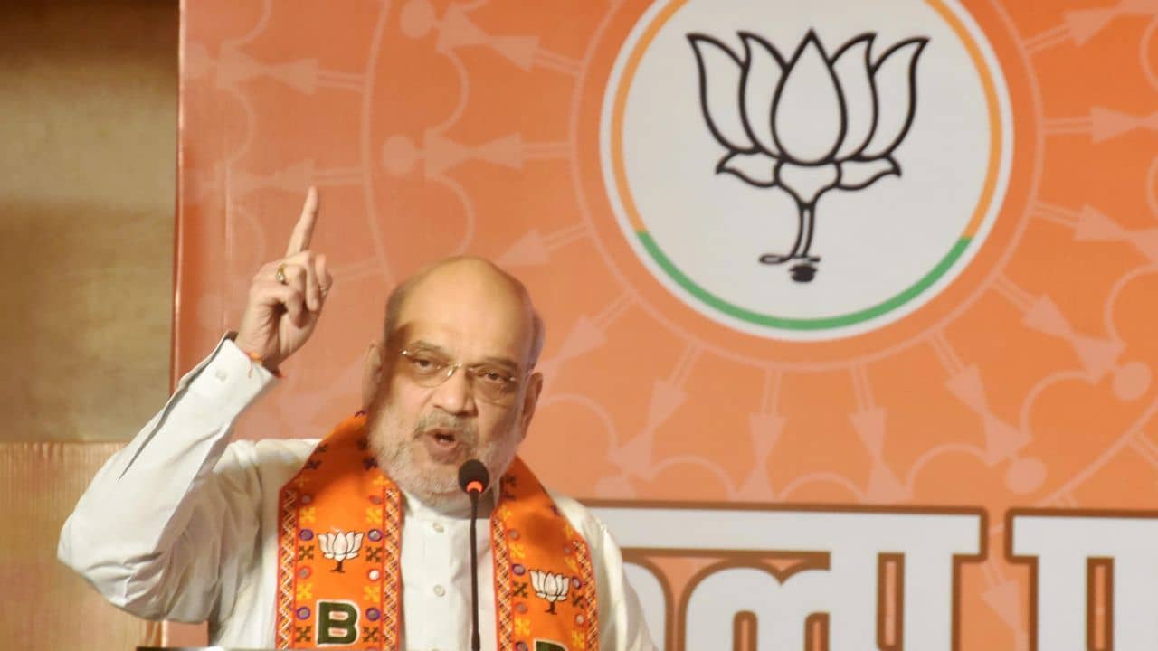 Amit Shah: অনুপ্রবেশকারীরা মেয়েদের প্রলোভন দেখিয়ে..., বিস্ফোরক দাবি স্বরাষ্ট্রমন্ত্রীর