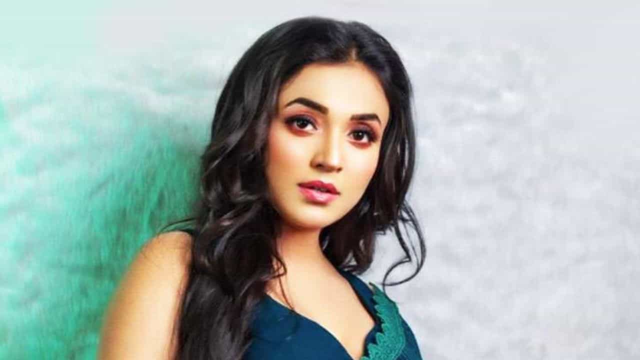 জোড়া রোগে হাসপাতালে ভর্তি অন্বেষা হাজরা, কী হয়েছে অভিনেত্রীর? জোড়া রোগে হাসপাতালে ভর্তি অন্বেষা হাজরা, কী হয়েছে অভিনেত্রীর?