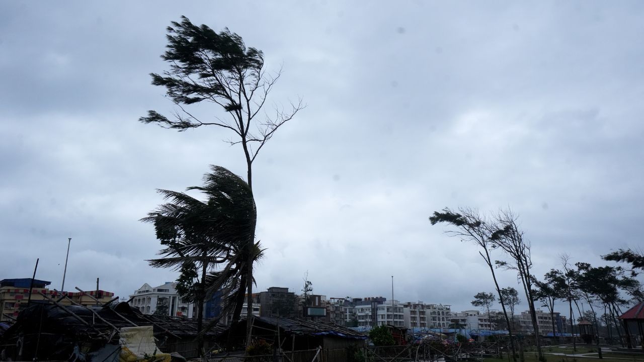 Cyclone Fengal: শুরু হয়ে গিয়েছে 'খেল', আজই আছড়ে পড়বে ফেইঞ্জাল, কোন কোন জেলা ভাসবে ঘূর্ণিঝড়ের দাপটে?