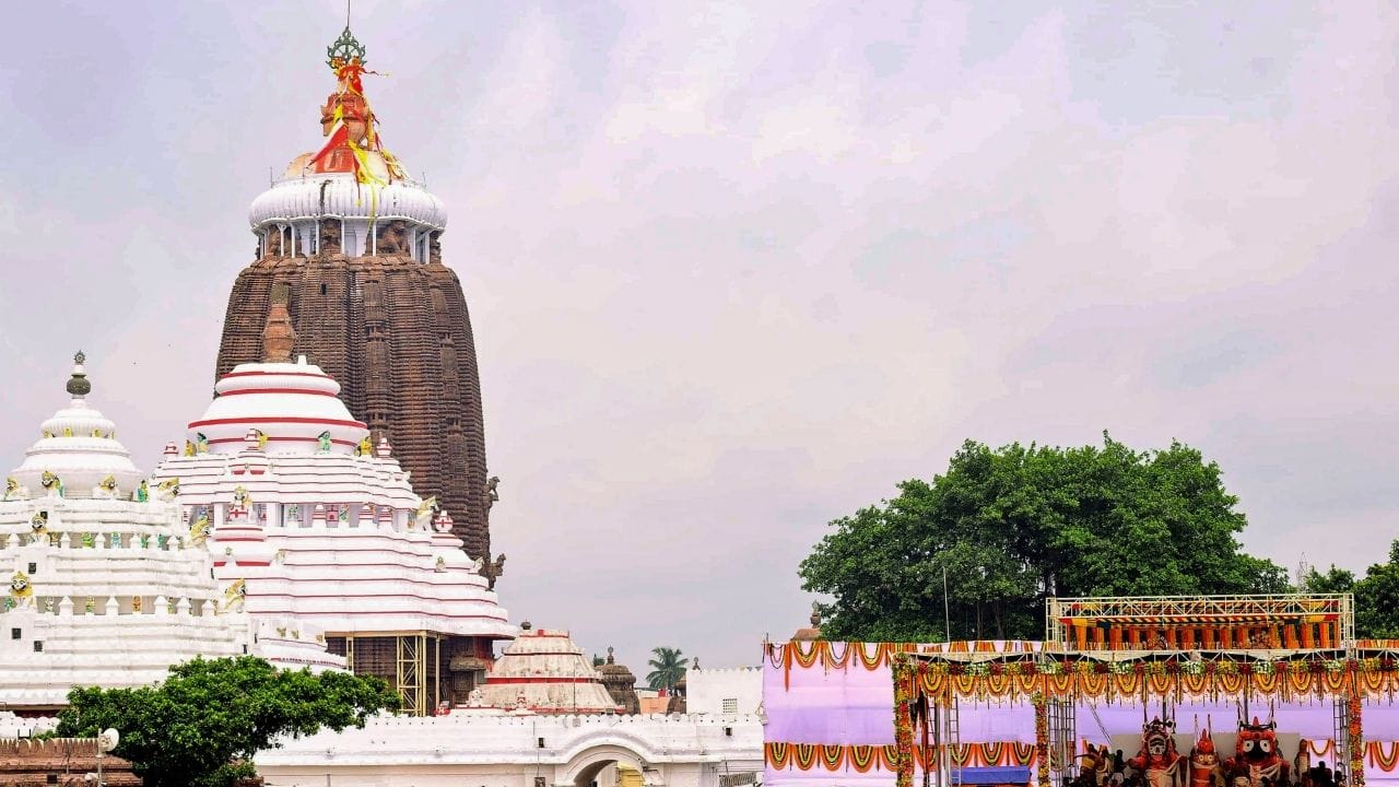 Puri Jagannath Temple: পুরীর জগন্নাথ মন্দিরে লম্বা ফাটল! কোন বিপদের ইঙ্গিত এটা, শঙ্কায় ভক্তরা Puri Jagannath Temple: পুরীর জগন্নাথ মন্দিরে লম্বা ফাটল! কোন বিপদের ইঙ্গিত এটা, শঙ্কায় ভক্তরা