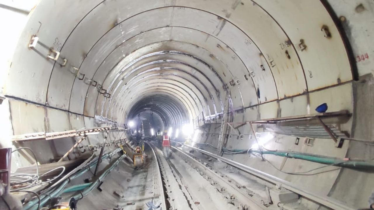 Kolkata Metro: মাটির তলা দিয়ে জুড়ল সুড়ঙ্গ, সেক্টর ৫ রুটের আর কোনও বাধা নেই