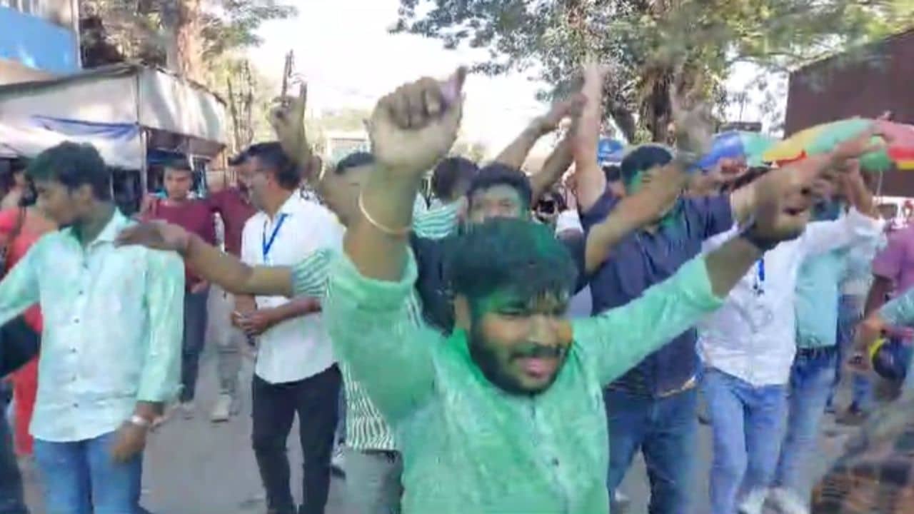West Bengal By-Polls Result 2024 Live: বিজেপির থেকে মাদারিহাট ছিনিয়ে চা বলয়ে জমি শক্ত তৃণমূলের... পার্থকে রসাতলে পাঠানোর হুমকি অর্জুনের