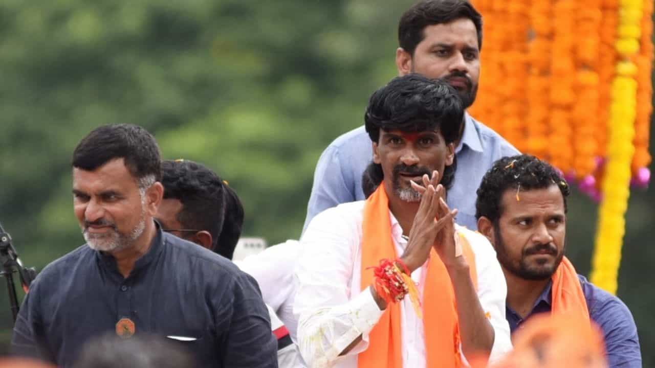 Manoj Jarange Patil: শেষ মুহূর্তে মত বদল, বিধানসভা নির্বাচন থেকে সরে দাঁড়ালেন মনোজ জারাঙ্গে, সংরক্ষণ দাবির কী হবে? Manoj Jarange Patil: শেষ মুহূর্তে মত বদল, বিধানসভা নির্বাচন থেকে সরে দাঁড়ালেন মনোজ জারাঙ্গে, সংরক্ষণ দাবির কী হবে?