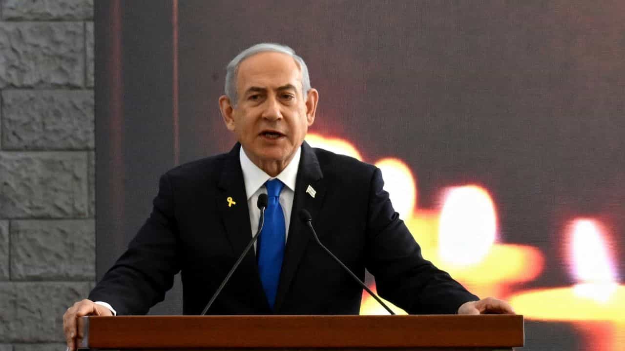 Benjamin Netanyahu: নেতানিয়াহুর বাড়ির বাগানেই পরপর আছড়ে পড়ল ফ্ল্যাশ বম্ব! কী অবস্থা ইজরায়েলের প্রধানমন্ত্রীর? Benjamin Netanyahu: নেতানিয়াহুর বাড়ির বাগানেই পরপর আছড়ে পড়ল ফ্ল্যাশ বম্ব! কী অবস্থা ইজরায়েলের প্রধানমন্ত্রীর?