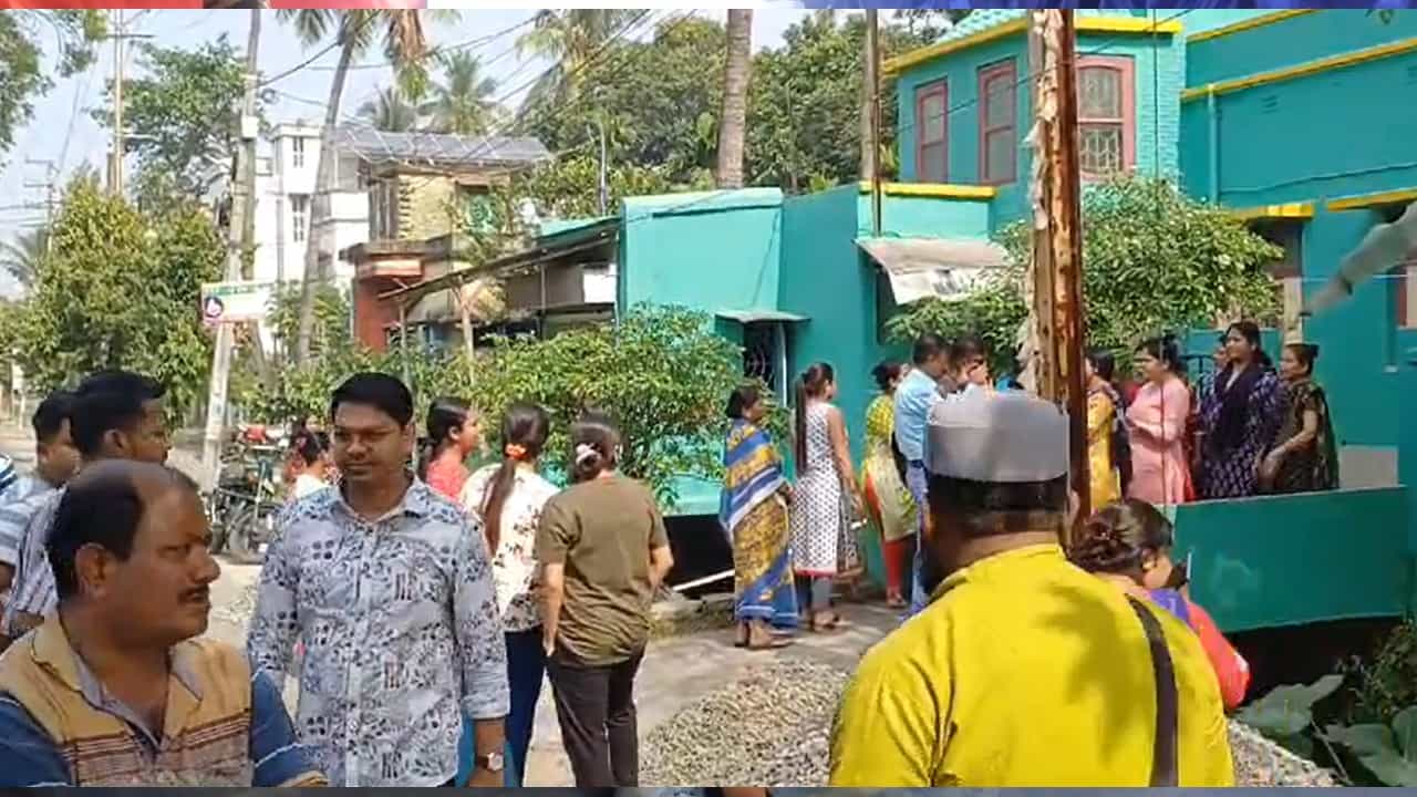 Hooghly: ডিম কিনতে গিয়ে ভয়ঙ্কর অভিজ্ঞতা নাবালিকার, পাড়ার ‘দাদু’কে তুলে নিয়ে গেল পুুলিশ Hooghly: ডিম কিনতে গিয়ে ভয়ঙ্কর অভিজ্ঞতা নাবালিকার, পাড়ার ‘দাদু’কে তুলে নিয়ে গেল পুুলিশ