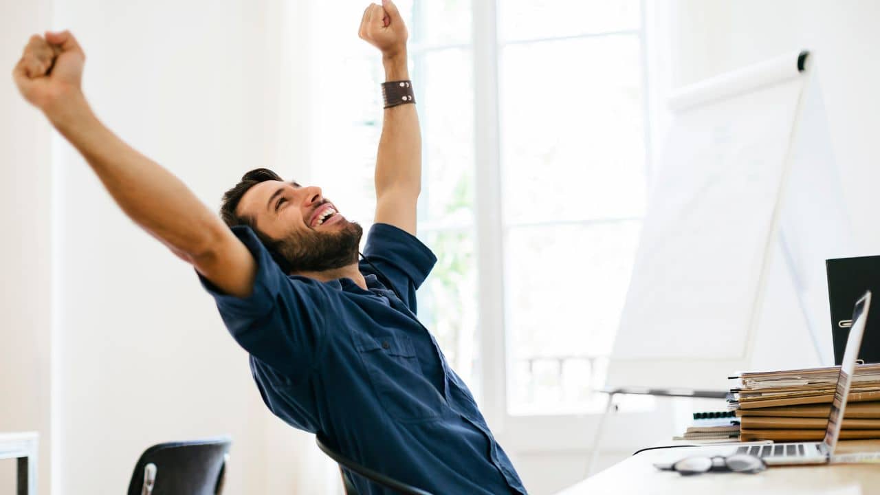 Private Job: কাজ না করেই ৯ মাসের বেতন, কোথায় এমন ব্যবস্থা?