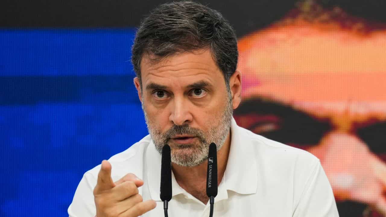 Rahul Gandhi: চুপিচুপি ব্রিটেনের নাগরিকত্ব নিয়ে রেখেছেন রাহুল গান্ধী? চাঞ্চল্যকর দাবি সামনে, জবাব দিল কেন্দ্রও Rahul Gandhi: চুপিচুপি ব্রিটেনের নাগরিকত্ব নিয়ে রেখেছেন রাহুল গান্ধী? চাঞ্চল্যকর দাবি সামনে, জবাব দিল কেন্দ্রও