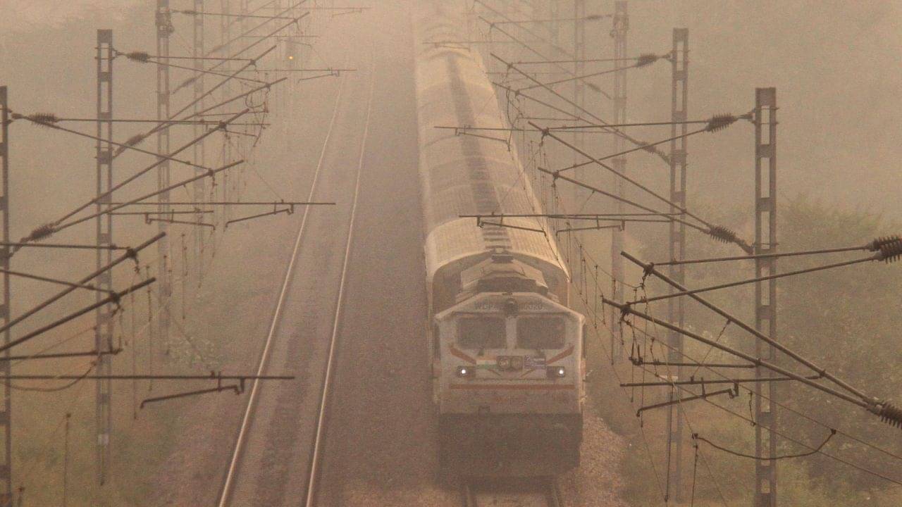 Ticket Cancellation Rules: হঠাৎ বাতিল হয়ে গেছে ট্রেন? টিকিটের কত টাকা, কীভাবে রিফান্ড পাবেন, জেনে নিন