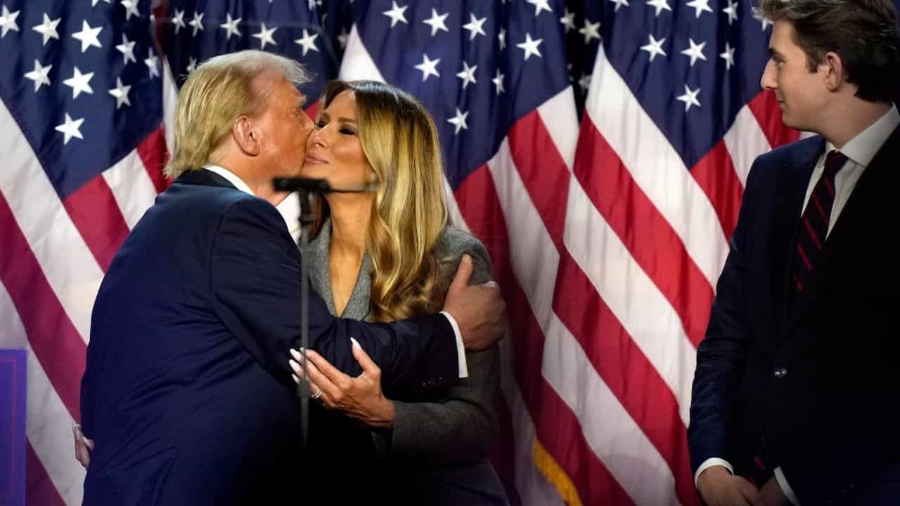 Donald Trump: স্ত্রী মেলানিয়াকে চুমু, ভোটে জিতেই এই পুরুষকে 'আই লাভ ইউ' বললেন ট্রাম্প Donald Trump: স্ত্রী মেলানিয়াকে চুমু, ভোটে জিতেই এই পুরুষকে 'আই লাভ ইউ' বললেন ট্রাম্প
