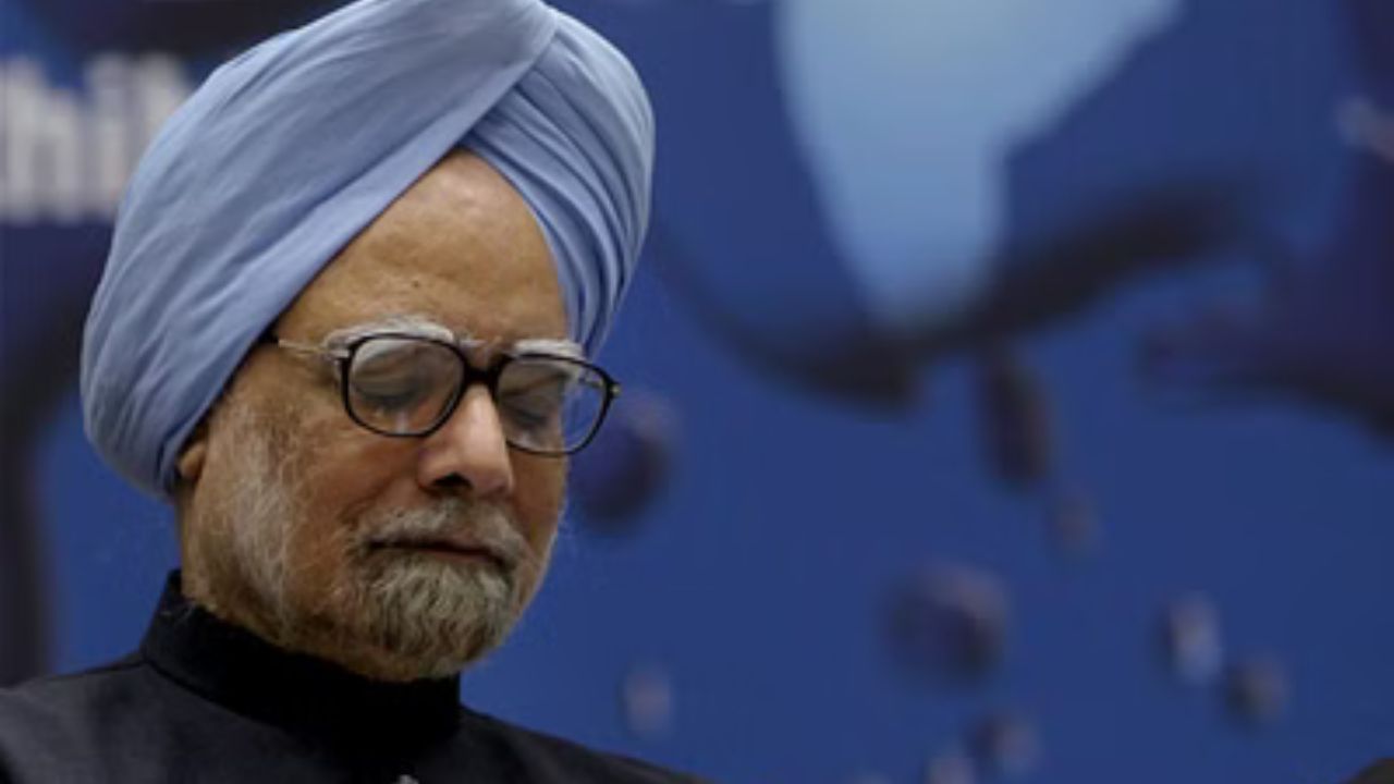 মনমোহনের বড় কন্যা উপিন্দর সিংহ পরিচিত ইতিহাসবিদ রূপে। উপিন্দর সিংহ দিল্লির সেন্ট স্টিফেন কলেজের প্রাক্তন ছাত্র। তিনি কানাডার ম্যাকগিল বিশ্ববিদ্যালয় থেকে পিএইচডি করেছেন। এছাড়াও ইতিহাসে স্নাতকোত্তর এবং এম.ফিল করেছেন। প্রাক্তন প্রধানমন্ত্রীর বড় কন্যা বিয়ে করেন দর্শনের অধ্যাপক বিজয় তানখাকে। তাঁদের দুই ছেলে আছে। 