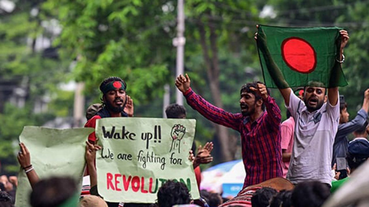 বাংলাদেশের প্রাক্তন সেনা কর্তা কর্নেল ও চেয়ারম্যান, এলডিপি অলি আহমেদ আবার এক কাঠি উপরে গিয়ে ভারত দখল করার হুমকি দিয়েছেন। এমনকি অন্য দেশের থেকে সাহায্য নিয়ে পরমাণু হামলা চালানোর কথাও বলেন তিনি। তিনি বলেন, "ভারত নিউক্লিয়ার অস্ত্র ব্যবহার করবে আর আমরা কলা চুষব এটা হবে না। এখান থেকেও নিউক্লিয়ার অস্ত্র ব্যবহার করা হবে।" কখনও তাঁরা বলেছেন চারদিনে কলকাতা দখল করবেন।  