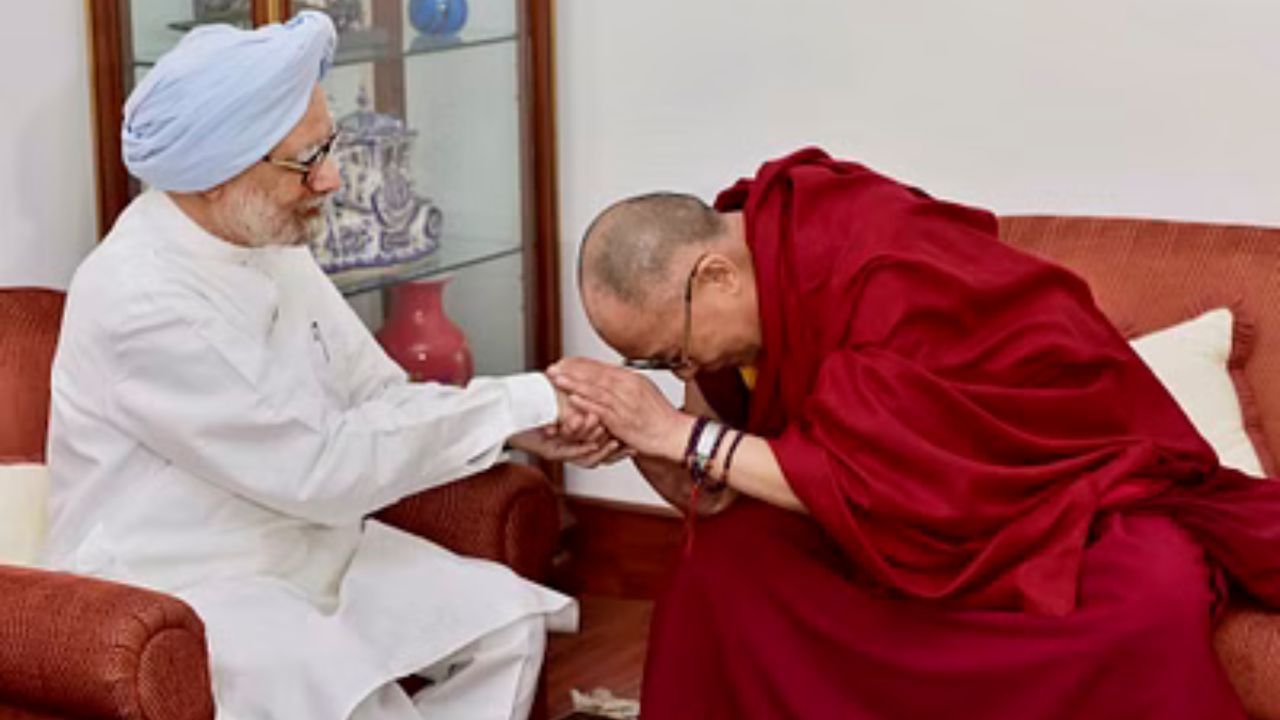 মনমোহন সিংহের মেজো কন্যার নাম দমন সিংহ। স্নাতক স্তরের পড়াশোনা  শেষ করেন, সেন্ট স্টিফেন কলেজ, দিল্লি থেকে।  ইনস্টিটিউট অফ রুরাল ম্যানেজমেন্ট, আনন্দ, গুজরাট থেকে পড়াশোনা করেন। দমন সিংহ লেখিকা হিসাবে পরিচিত। আইপিএস অফিসার অশোক পটনায়ককে বিয়ে করেন তিনি। 