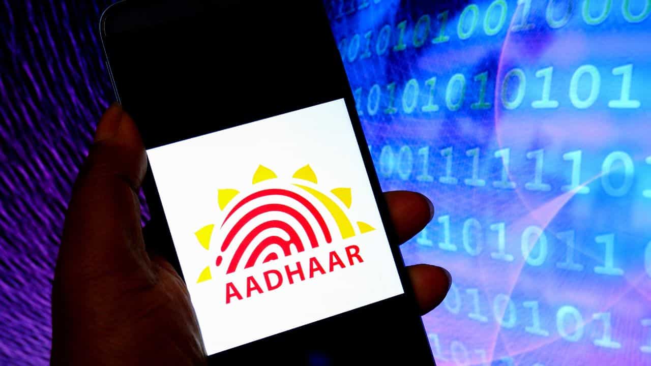 Aadhaar Card হারিয়ে গিয়েছে? সহজেই নম্বর উদ্ধার করার পদ্ধতি জেনে নিন Aadhaar Card হারিয়ে গিয়েছে? সহজেই নম্বর উদ্ধার করার পদ্ধতি জেনে নিন